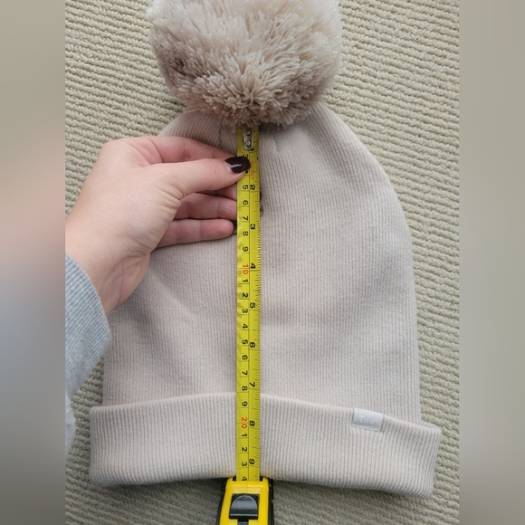 TNA winter hat / toque with pom pom - Picture 8 of 9